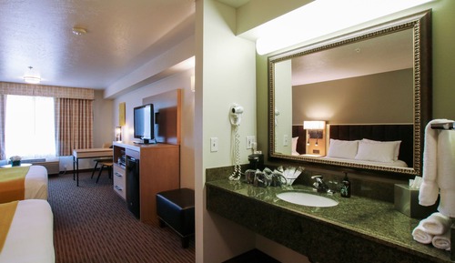 River Side 2 Queen Suite