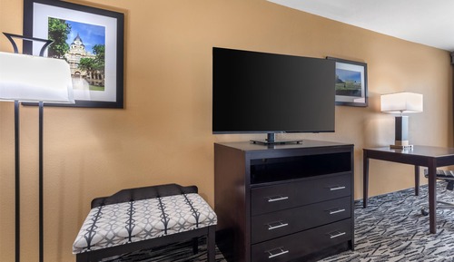 Standard Room, 1 King Bed, Accessible, Bathtub
