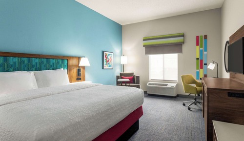 Room, 1 King Bed, Refrigerator