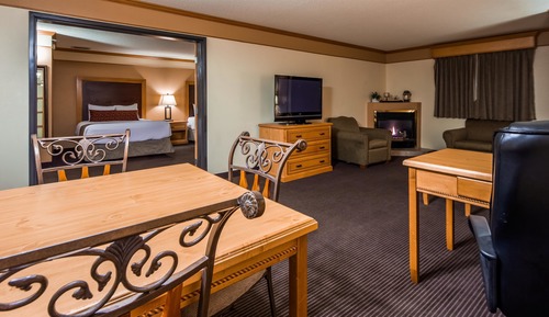 Suite, 1 King Bed, Non Smoking, Kitchenette (with Sofabed)