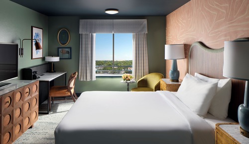 Room, 1 Queen Bed (West)