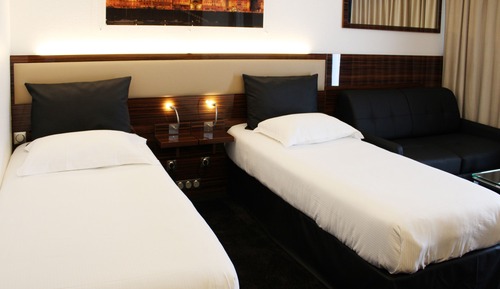 Chambre EXECUTIVE avec lits jumeaux et canapé-lit pour enfant de 12 ans maximum