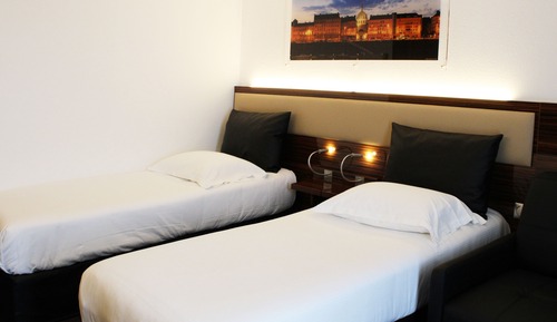 Chambre DELUXE avec lits jumeaux et canapé-lit pour enfant de 12 ans maximum