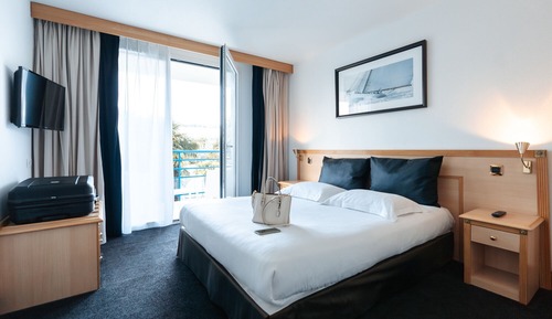 Suite STANDING grand lit et canapé-lit pour enfant de 12 ans maximum