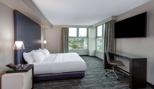 Suite, 1 King Bed, Non Smoking (City Side View)