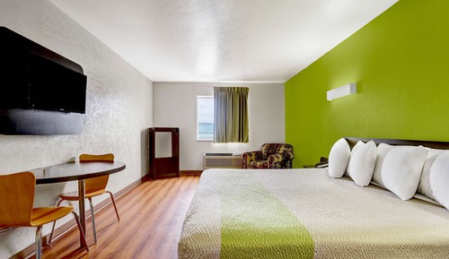 Deluxe Room, 1 King Bed, Non Smoking, Refrigerator & Microwave