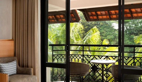 Grand Room, 1 King Bed, Balcony, Garden View