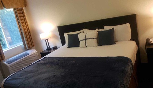 Romantic Room, Jetted Tub