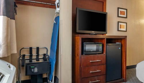 Room, 1 King Bed, Accessible, Non Smoking (Accessible Tub)