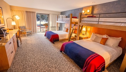 Room (2 Twin Bunks over 2 Queen Beds)