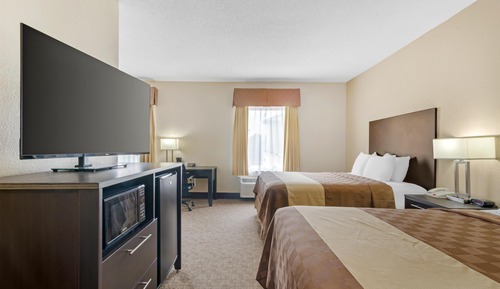 Suite, 2 Queen Beds, Non Smoking, Microwave (Larger Room;with Sofabed)