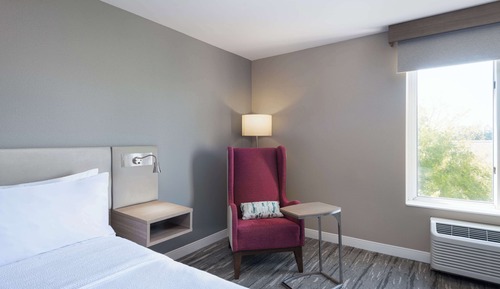 Acceessible one king bed room