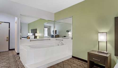 Suite, 1 King Bed, Non Smoking, Jetted Tub (with Sofabed)