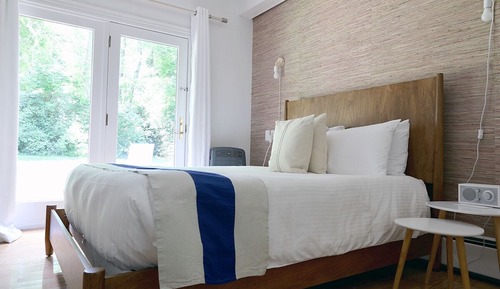 Queen with Patio ADA