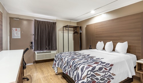Deluxe Room, 1 Queen Bed, Smoking