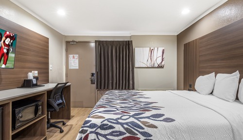 Deluxe Room, 1 Queen Bed, Accessible, Non Smoking