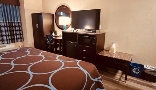 Standard Room, 1 King Bed, Accessible, Non Smoking