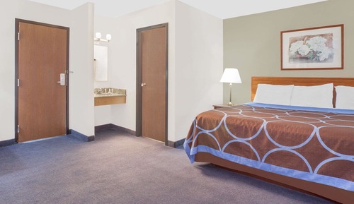 Studio Suite, 1 King Bed, Non Smoking, Microwave