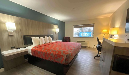 Room, 1 King Bed, Hearing Accessible, Non Smoking (Mobility, Bathtub w/ Grab Bars)