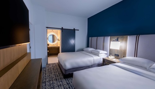 Room, 2 Queen Beds, Accessible, Bathtub