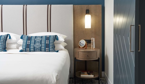 Suite, 1 King Bed, Accessible (Hearing)