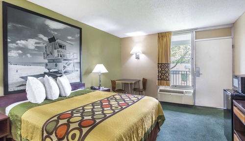 Standard Room, 1 Queen Bed