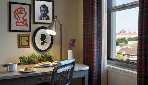 Room, 1 King Bed (Graduate)