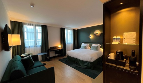 Deluxe Room, 1 King Bed, Non Smoking (Larger Room;Twin bed on request)