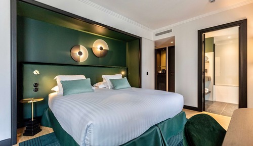 Deluxe Room, 1 King Bed, Non Smoking (Larger Room;Twin bed on request)