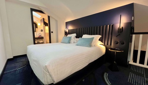 Junior Suite, 1 King Bed, Non Smoking (with Sofabed)