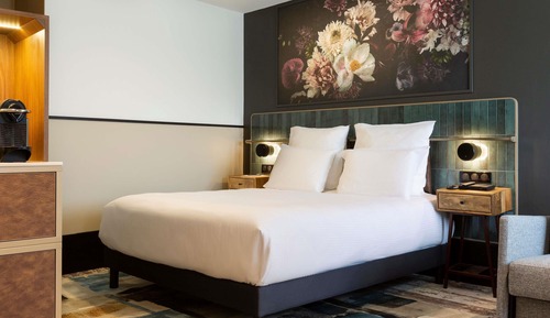 Family Room, Multiple Beds, City View