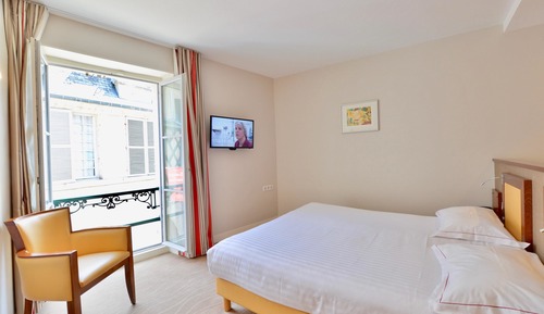 Comfort Room, 1 Queen Bed, Non Smoking (Larger Room)