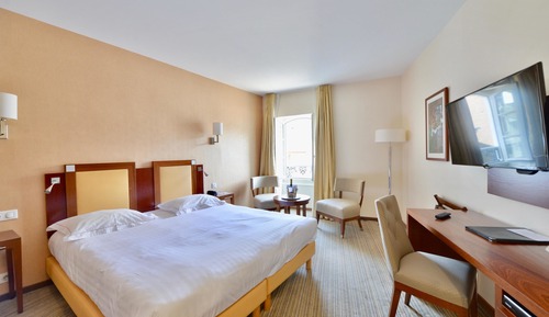 Junior Suite, 1 King Bed, Non Smoking (Larger Room)