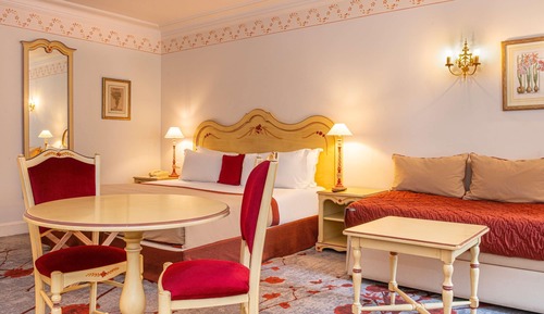 Family Room, Multiple Beds