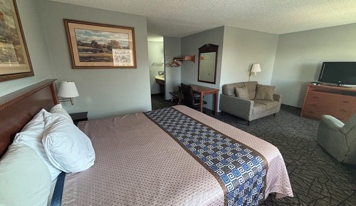 Deluxe Room, 1 King Bed, Walk Up