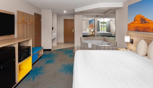 1 King Bed, Suite, Non-Smoking