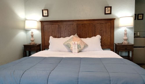 Comfort Room, 1 King Bed (Room 4)