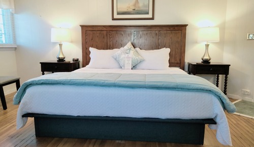 Comfort Room, 1 King Bed (Room 6)