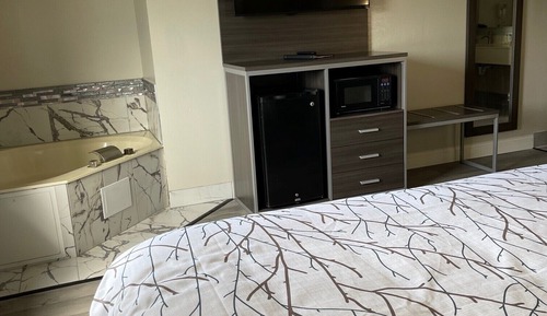 Suite, 1 King Bed, Non Smoking, Jetted Tub