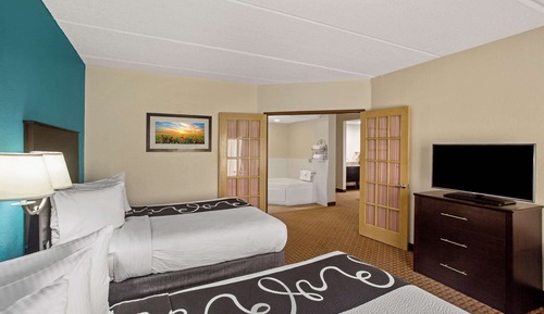 Suite, Multiple Beds, Accessible, Non Smoking (Jetted Tub)