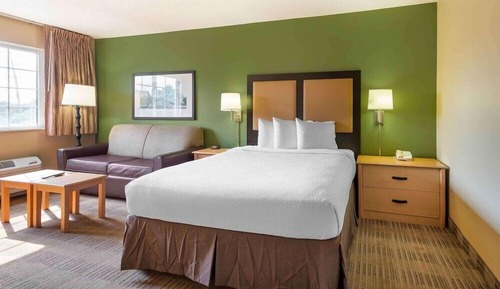 Room, 1 Queen Bed, Mobility Accessible, Smoking (Kitchen, Accessible Tub)
