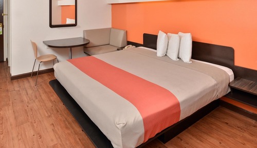 Standard Room, 1 King Bed, Smoking