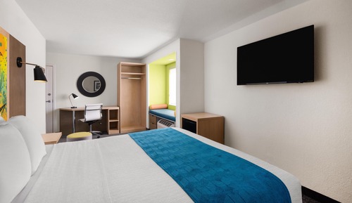 Standard Room, 1 King Bed, Non Smoking, Refrigerator