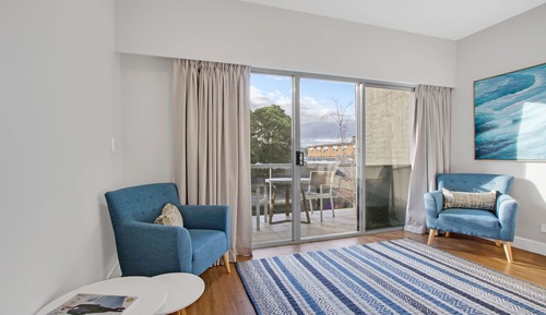 Courtyard View Spa Suite