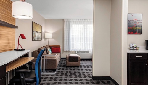 Studio, 1 Queen Bed with Sofa bed (Mobility/Hearing Access, Roll-In Shwr)