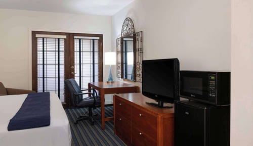 Standard Room, 1 King Bed, Accessible, Refrigerator & Microwave