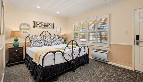 Room, 1 King Bed (Trellis Court Building)
