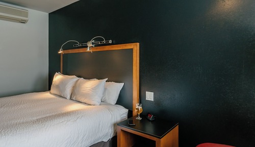 Comfort Room, City View
