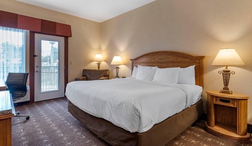 Standard Room, 1 King Bed, Balcony, River View