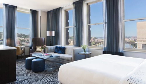 Junior Suite, 1 Bedroom, River View (Mobility Accessible, Roll-in Shower)
